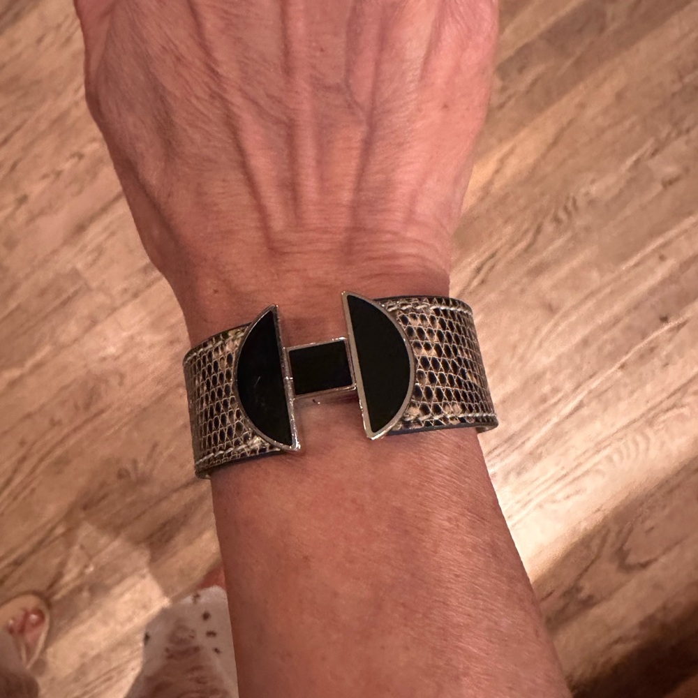 Auth 2011 Hermes Lizard Cuff 6.25” or smaller wrist  Stunning 😍 Original. Box,